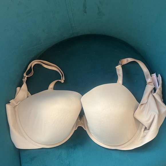 Victoria Secret LOVE CLOUD Smooth Lightly Lined Demi Bra 38DDD - Picture 3 of 11